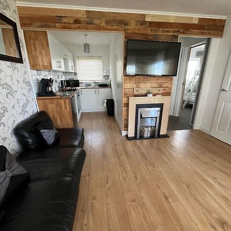 Signature Chalet: Pet-Friendly Retreat with Clubhouse Access Scratby Exterior photo
