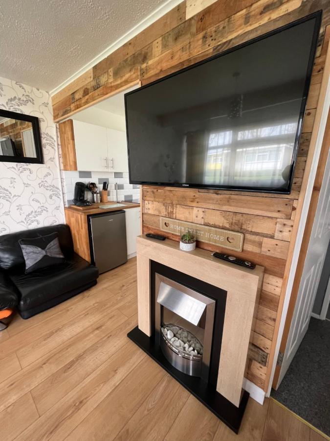 Signature Chalet: Pet-Friendly Retreat with Clubhouse Access Scratby Exterior photo