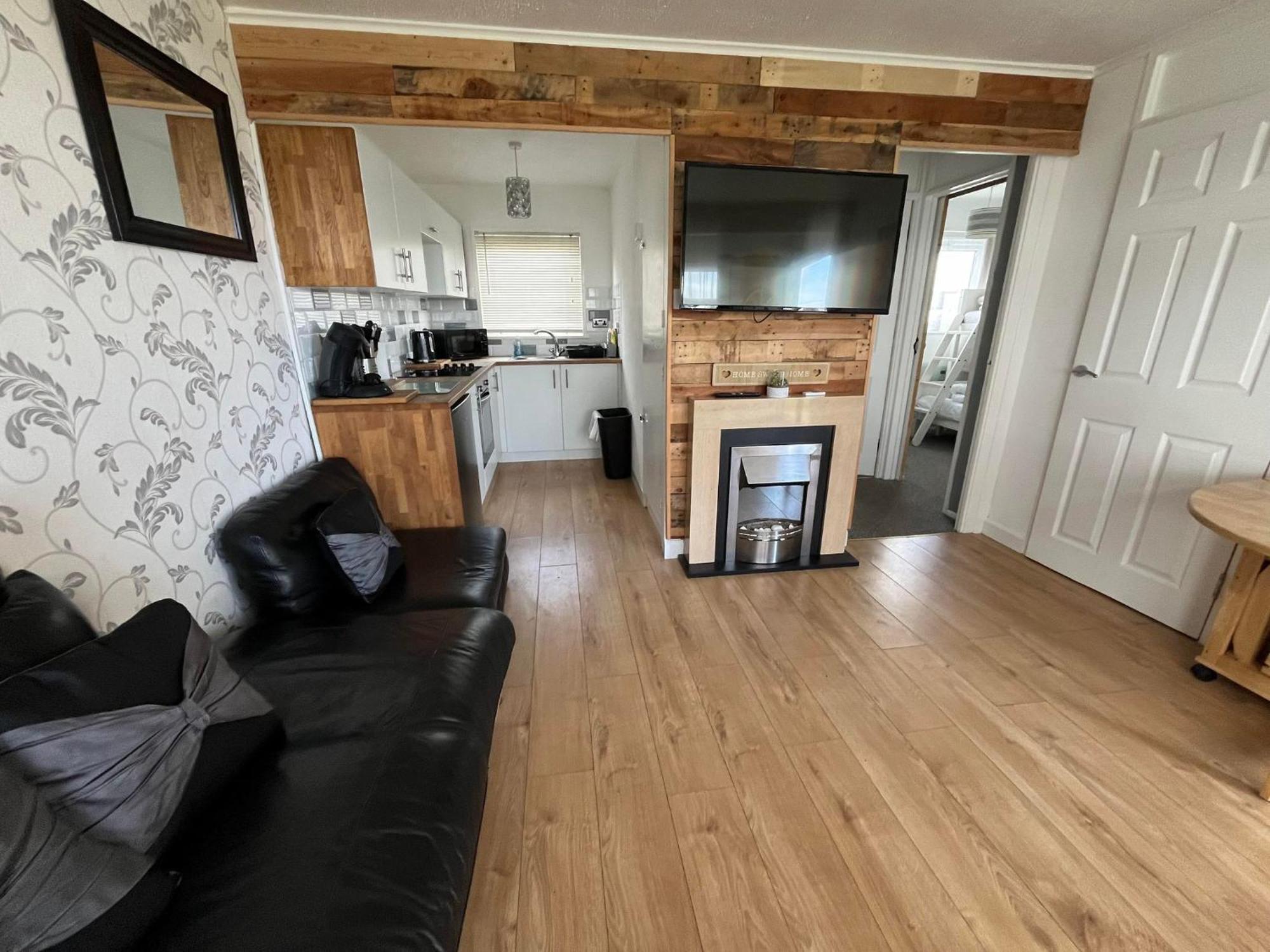 Signature Chalet: Pet-Friendly Retreat with Clubhouse Access Scratby Exterior photo
