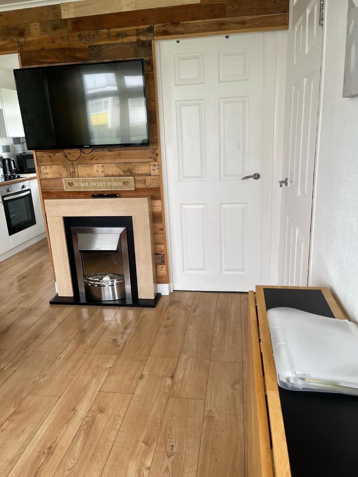 Signature Chalet: Pet-Friendly Retreat with Clubhouse Access Scratby Exterior photo
