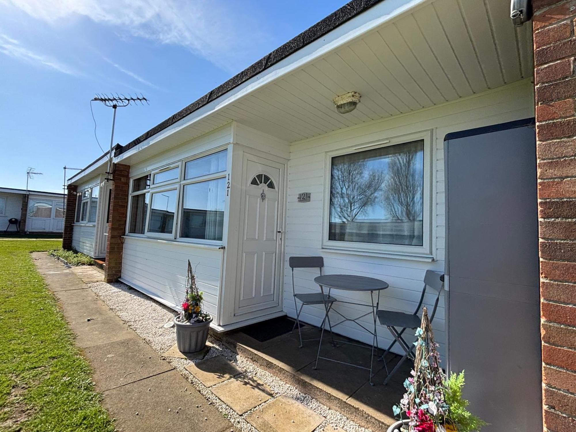 Signature Chalet: Pet-Friendly Retreat with Clubhouse Access Scratby Exterior photo